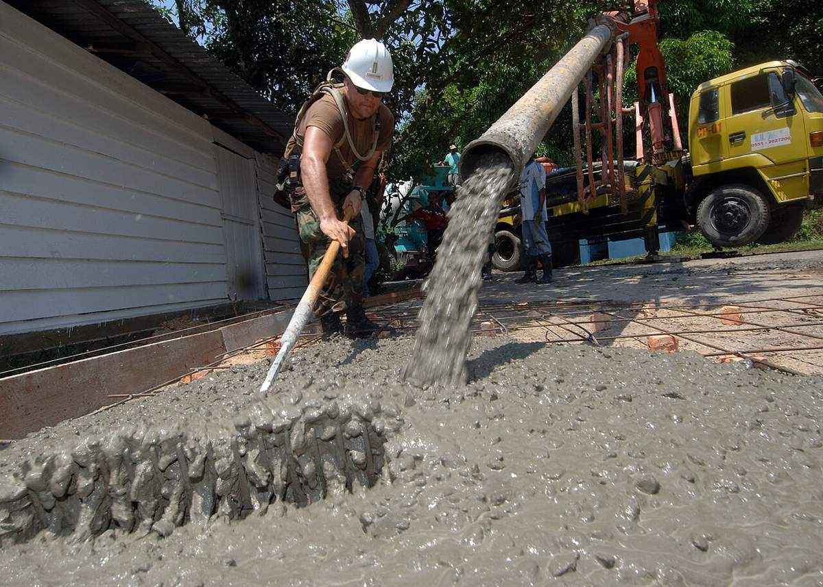 concrete driveway cost