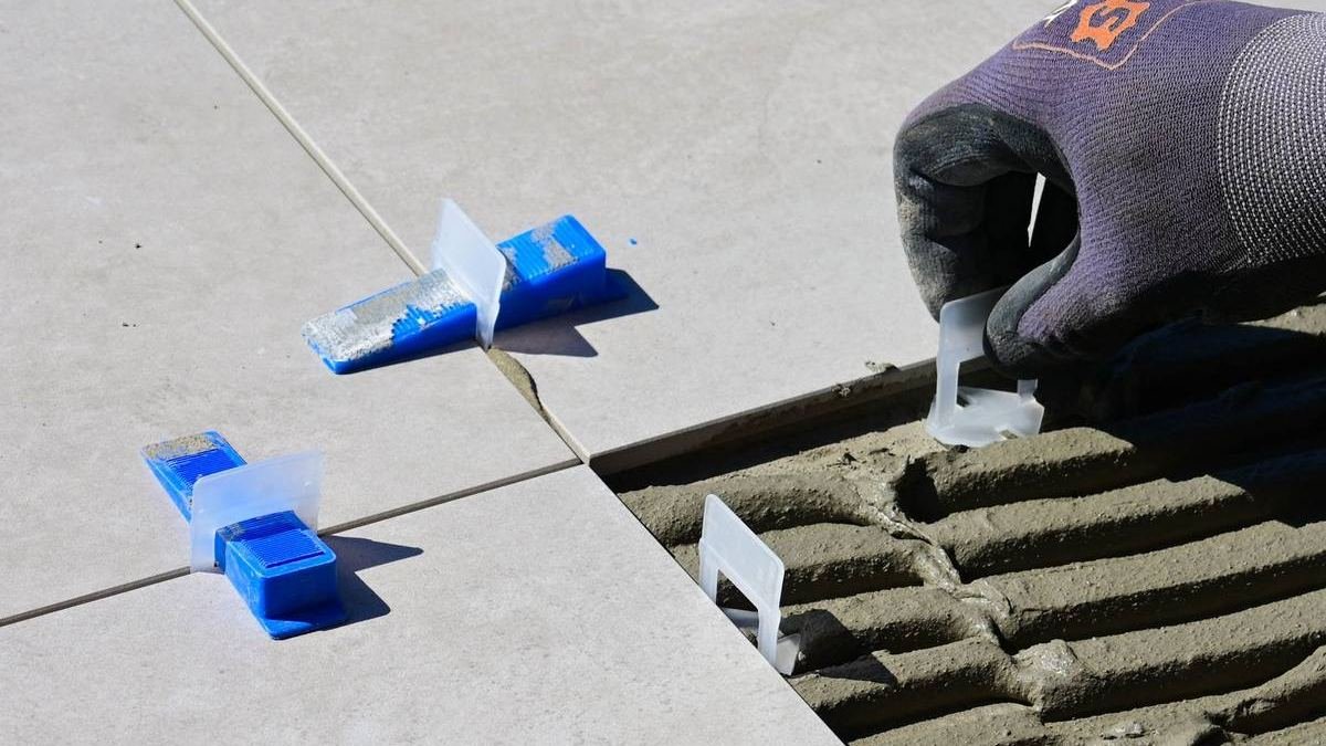 how to tile a backsplash spacing