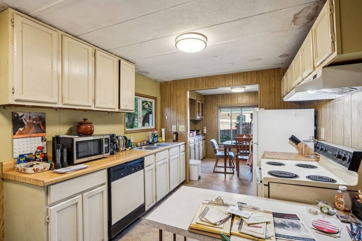 cabinet refacing vs painting