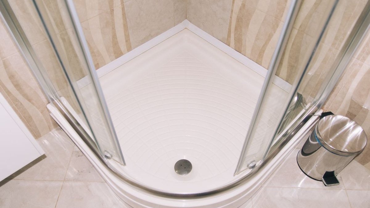 how to caulk a shower