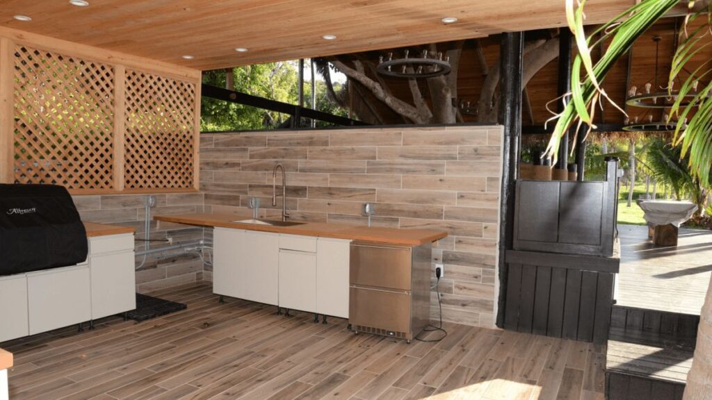 outdoor kitchen