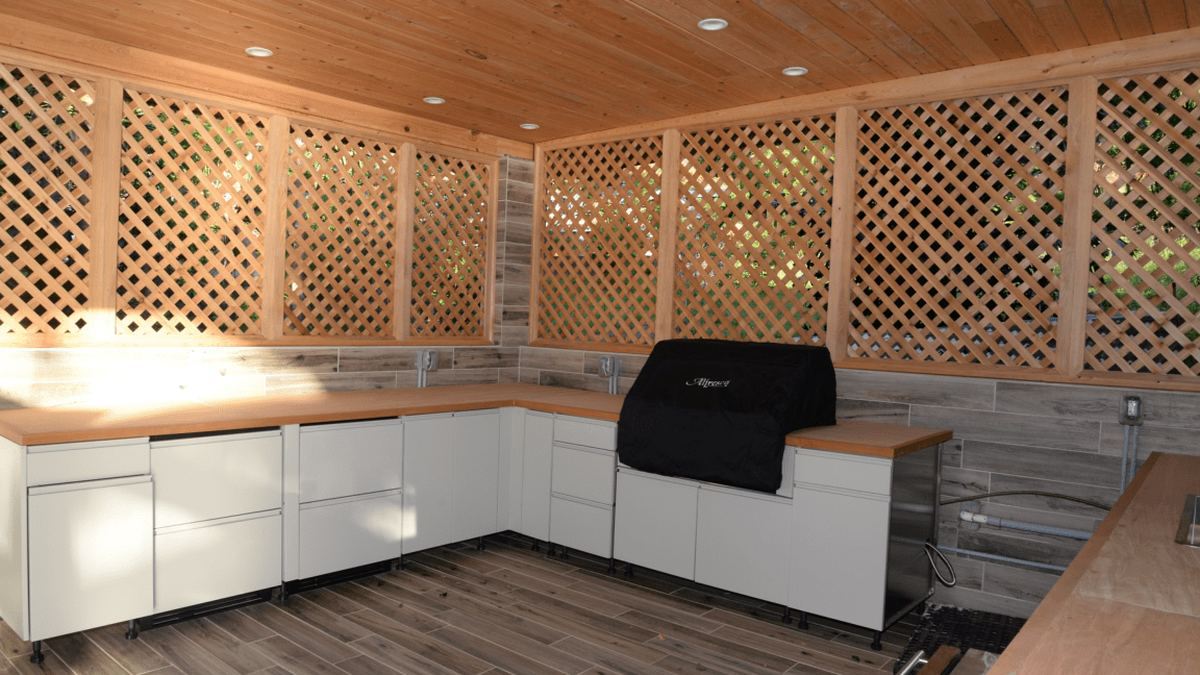 outdoor kitchen