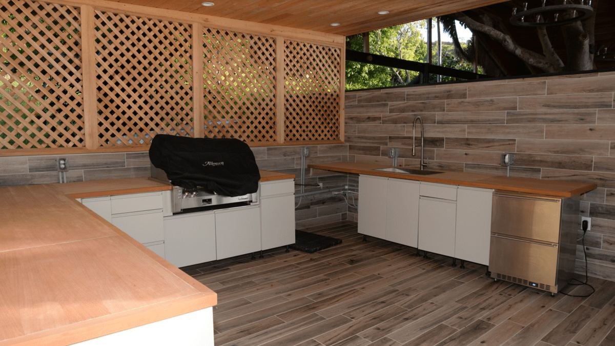 outdoor kitchen