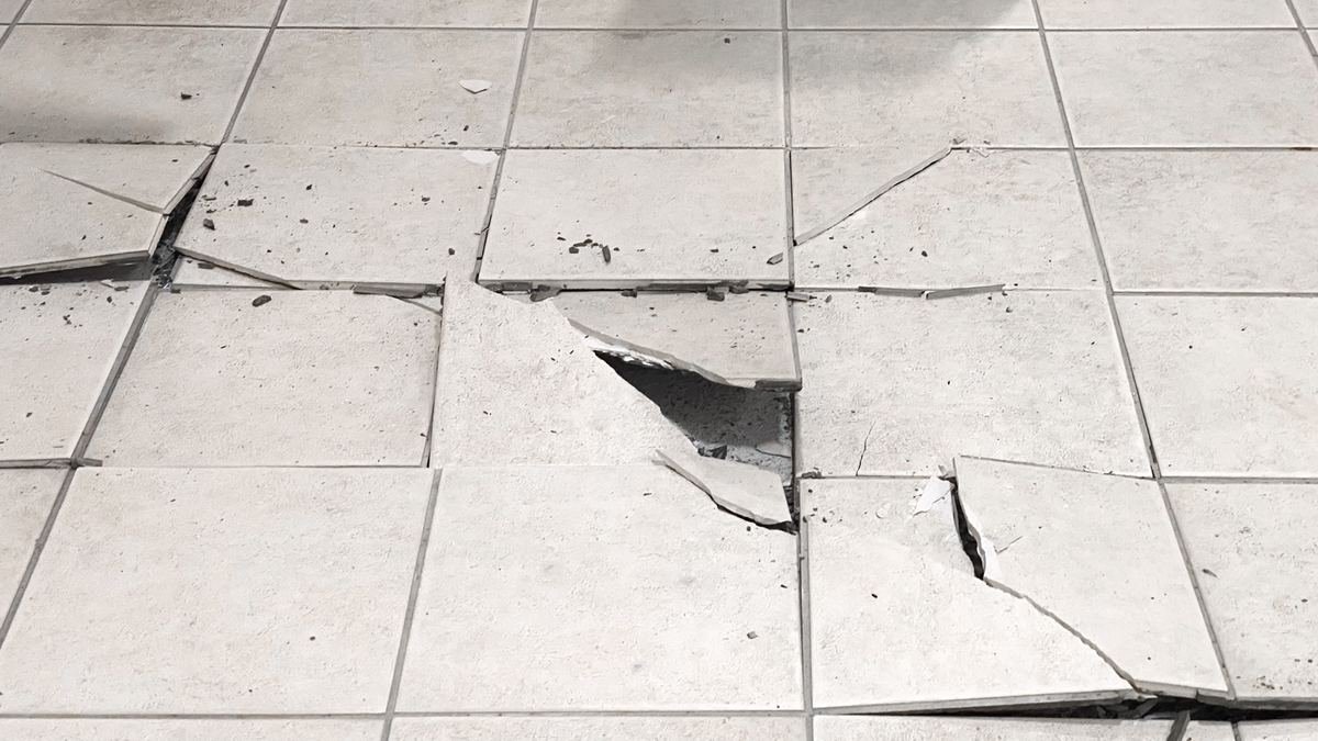 how to tile a floor